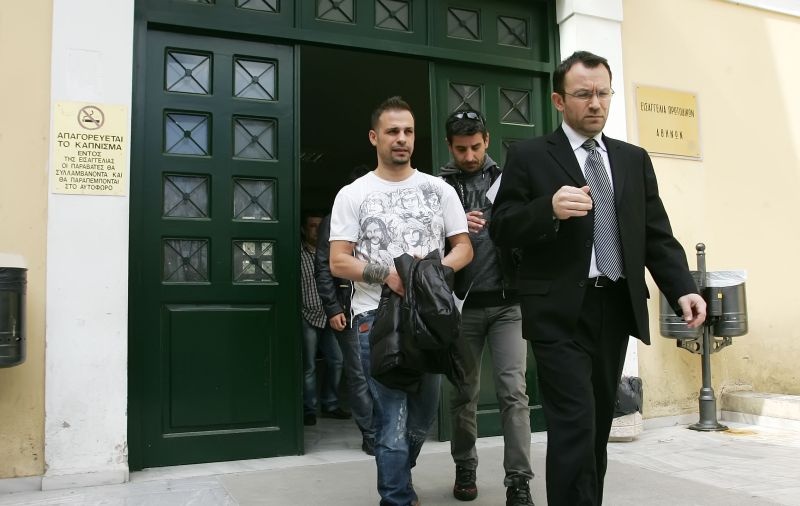 Ελεύθερος ο Ντέμης: «Είμαι καθαρός, δεν χρωστάω σε κανέναν» (photos)