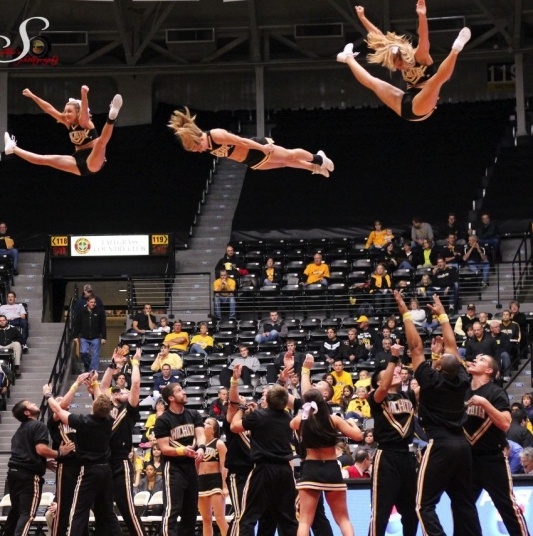 NCAA Final Four: Οι cheerleaders των φιναλίστ (photos)