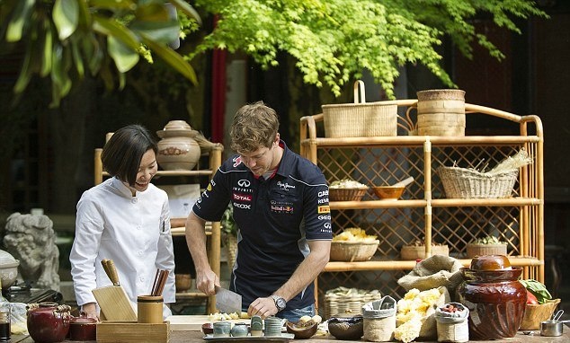 Ρεντ Μπουλ: Τι… μαγειρεύει στην Κίνα ο Φέτελ; (photos)