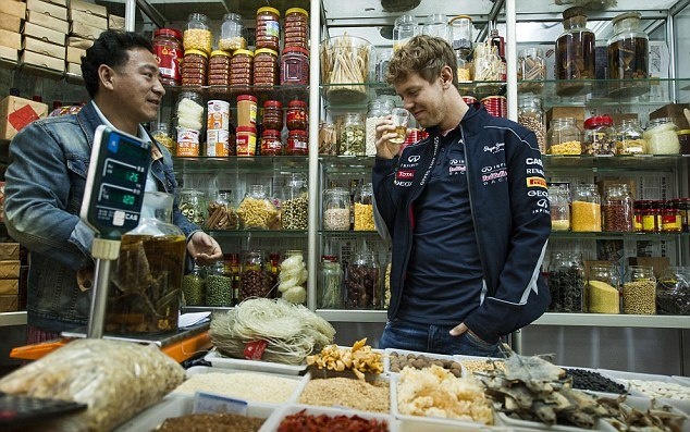 Ρεντ Μπουλ: Τι… μαγειρεύει στην Κίνα ο Φέτελ; (photos)