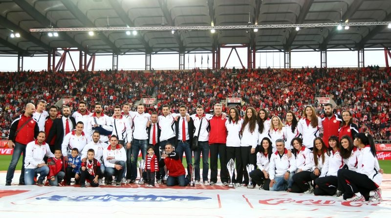 Ολυμπιακός: Η στέψη των πρωταθλητών (videos+photos)