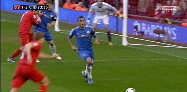 Λίβερπουλ - Τσέλσι: Η δαγκωνιά του Σουάρεζ στον Ιβάνοβιτς (photos+video)