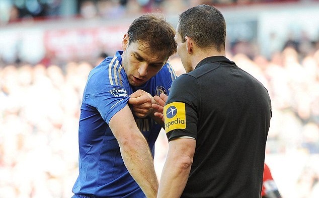 Λίβερπουλ - Τσέλσι: Η δαγκωνιά του Σουάρεζ στον Ιβάνοβιτς (photos+video)