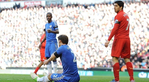 Λίβερπουλ - Τσέλσι: Η δαγκωνιά του Σουάρεζ στον Ιβάνοβιτς (photos+video)