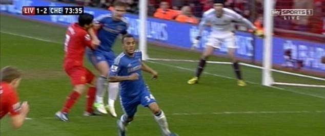 Λίβερπουλ - Τσέλσι: Η δαγκωνιά του Σουάρεζ στον Ιβάνοβιτς (photos+video)