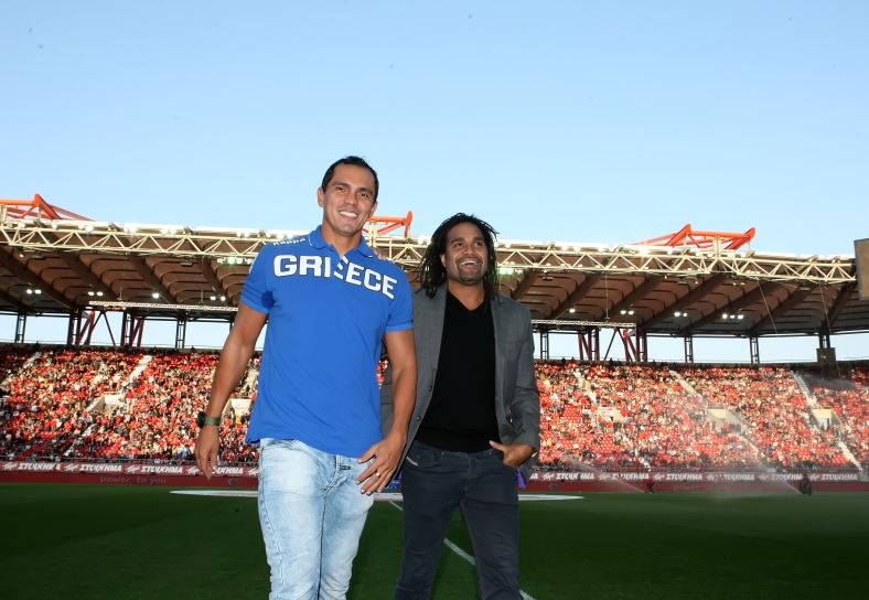 Ολυμπιακός: Αποθέωση για Καρεμπέ και Ζιοβάνι (videos+photos)