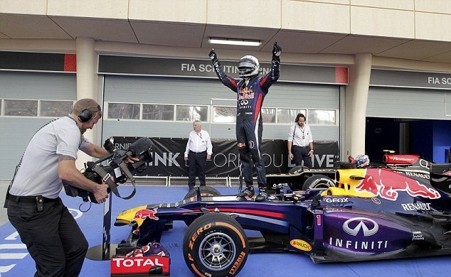 Μπαχρέιν: Τα κλικ της νίκης του Φέτελ και του «διπλού» βάθρου της Λότους (photos)