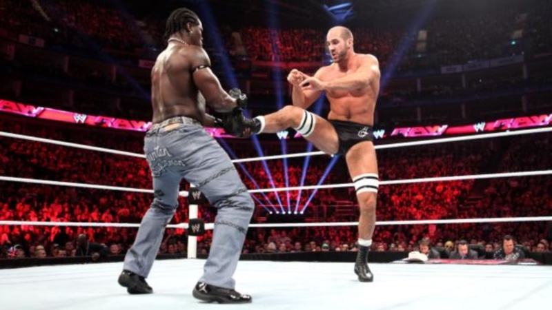 Raw SuperShow: Διαιτητικό ρόλο για Foley (photos+videos)