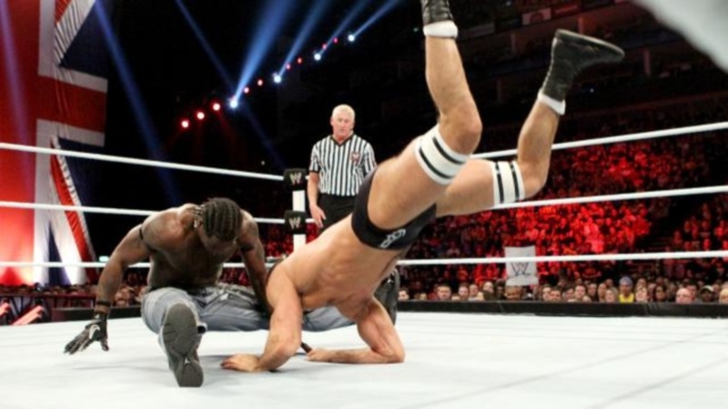 Raw SuperShow: Διαιτητικό ρόλο για Foley (photos+videos)