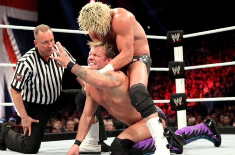 Raw SuperShow: Διαιτητικό ρόλο για Foley (photos+videos)
