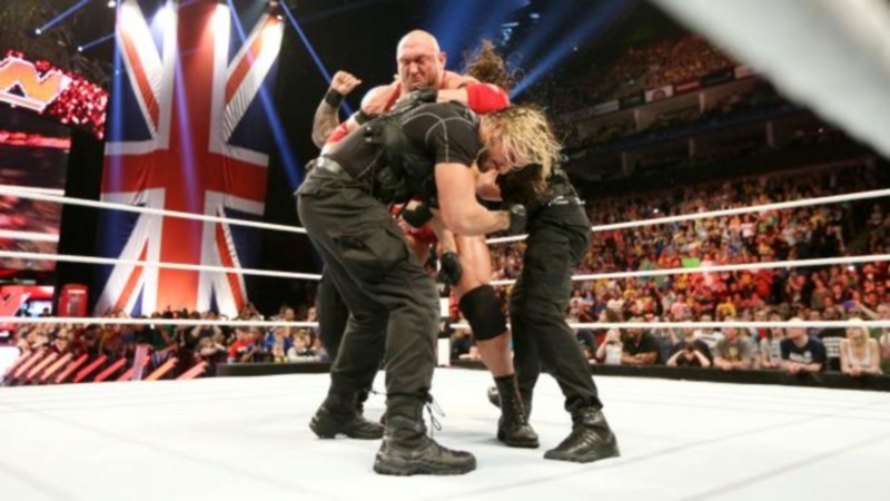 Raw SuperShow: Διαιτητικό ρόλο για Foley (photos+videos)