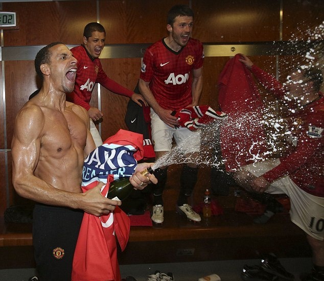 Μάντσεστερ Γιουνάιτεντ: Οι πανηγυρισμοί για τον τίτλο (photos+videos)