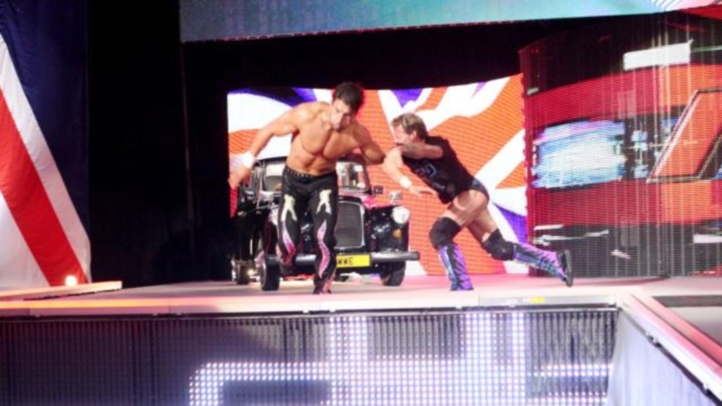 Raw SuperShow: Διαιτητικό ρόλο για Foley (photos+videos)