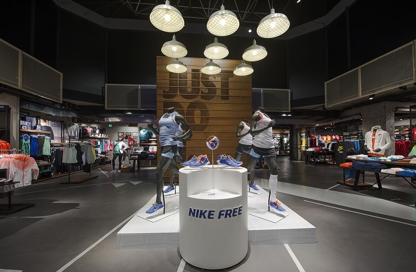 Το μεγαλύτερο NIKE STORE στην Ευρώπη βρίσκεται στην Γλυφάδα (photos)