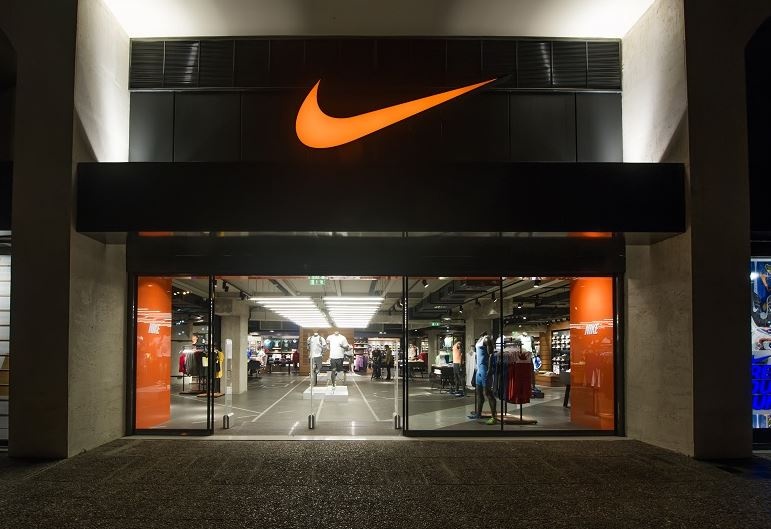 Το μεγαλύτερο NIKE STORE στην Ευρώπη βρίσκεται στην Γλυφάδα (photos)