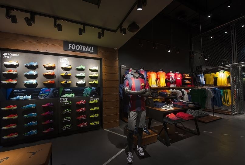 Το μεγαλύτερο NIKE STORE στην Ευρώπη βρίσκεται στην Γλυφάδα (photos)