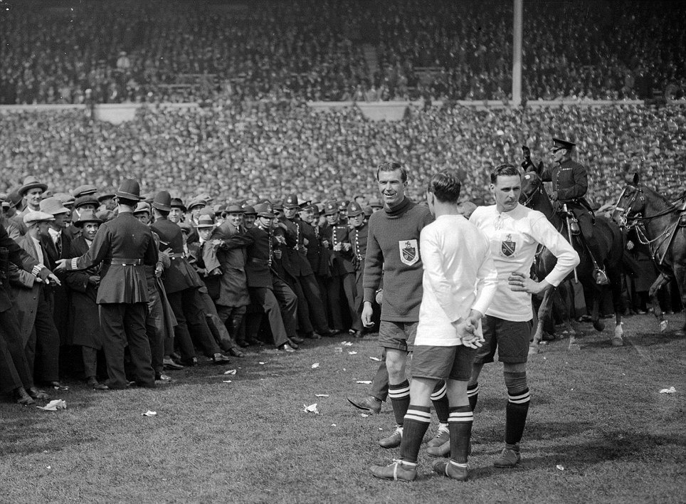 Ιστορικές εικόνες 90 χρόνων «Γουέμπλεϊ» (photos+video)