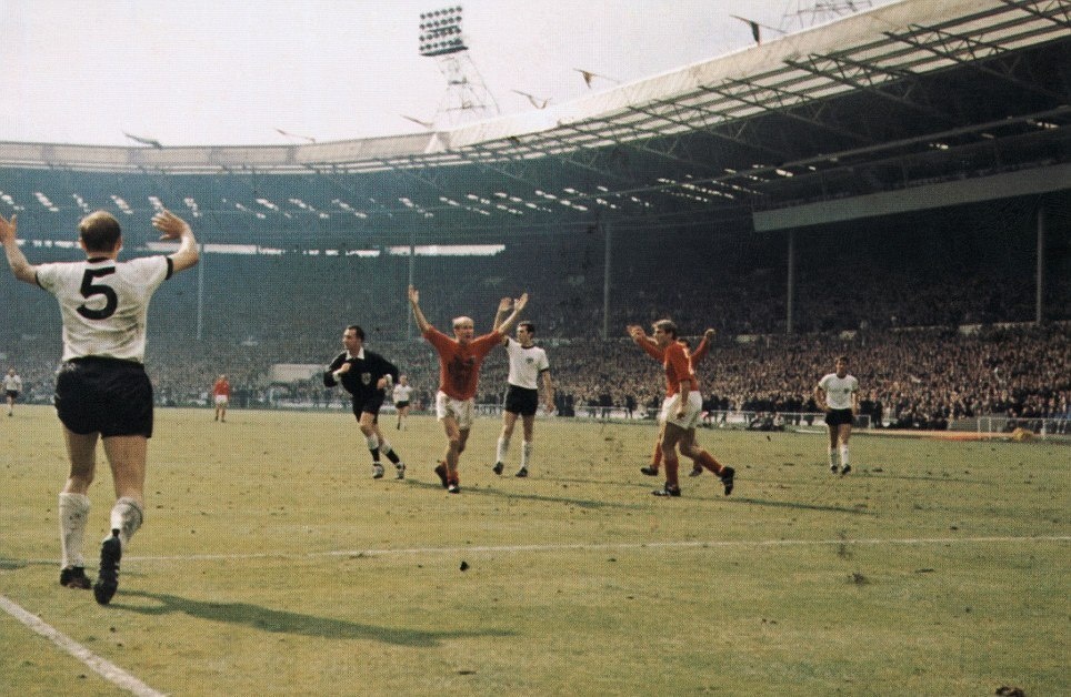 Ιστορικές εικόνες 90 χρόνων «Γουέμπλεϊ» (photos+video)