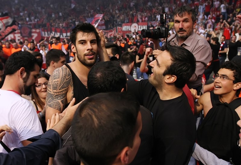 Ολυμπιακός: Οι πανηγυρισμοί παικτών και οπαδών (photos)
