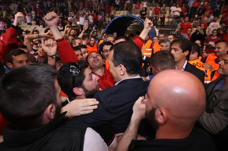 Ολυμπιακός: Οι πανηγυρισμοί παικτών και οπαδών (photos)