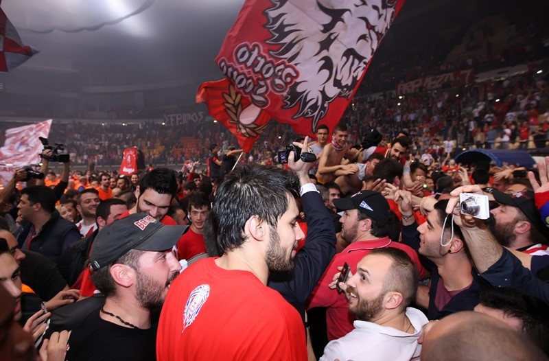 Ολυμπιακός: Οι πανηγυρισμοί παικτών και οπαδών (photos)