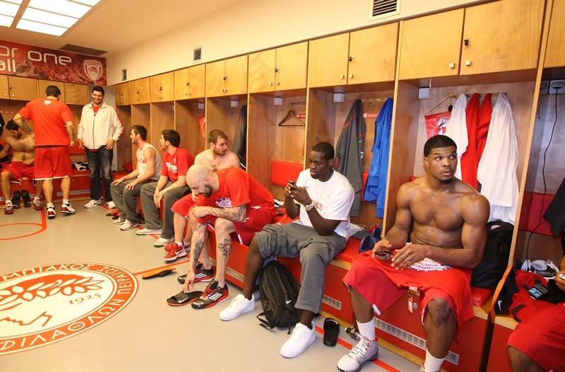 Ολυμπιακός: Οι εικόνες από τα αποδυτήρια (photos)