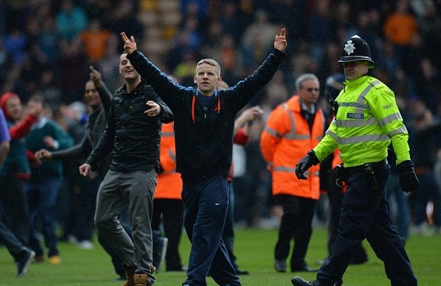 Γουλβς: Ντου οπαδών για τον διαφαινόμενο υποβιβασμό! (photos+video)