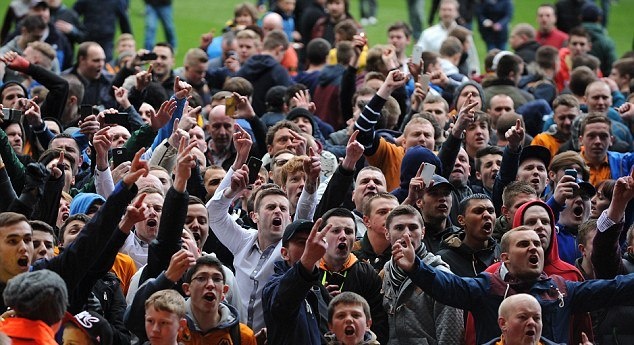 Γουλβς: Ντου οπαδών για τον διαφαινόμενο υποβιβασμό! (photos+video)