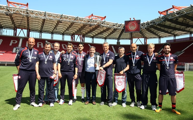 Ολυμπιακός: Η απονομή του πρωταθλήματος στους Νέους (photos)