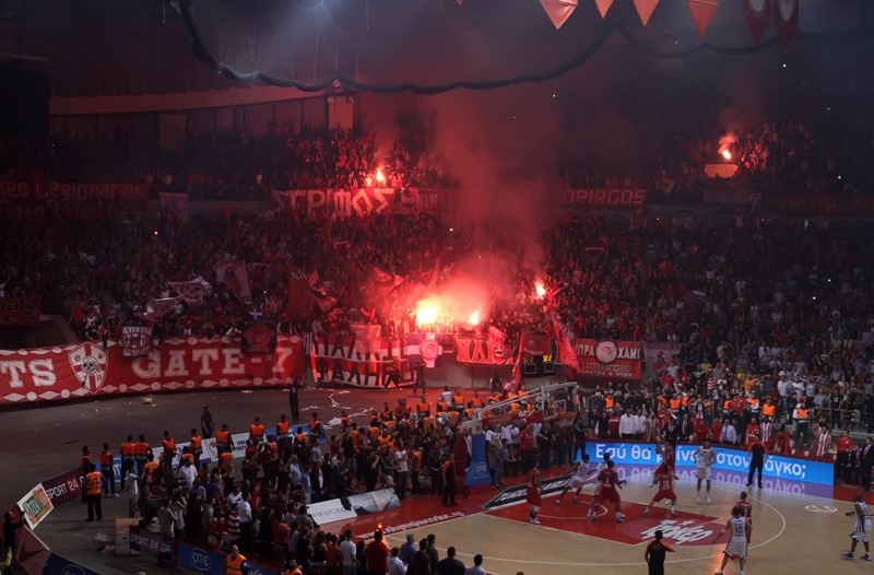Ολυμπιακός: Έβαλαν… φωτιά (videos+photos)