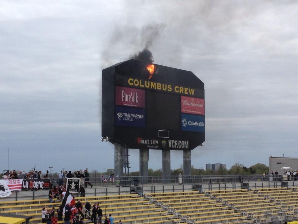 MLS: Έπιασε φωτιά ο πίνακας του γηπέδου! (photos+videos)