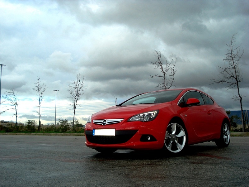 Opel Astra GTC 1.7 CDTI (photos)
