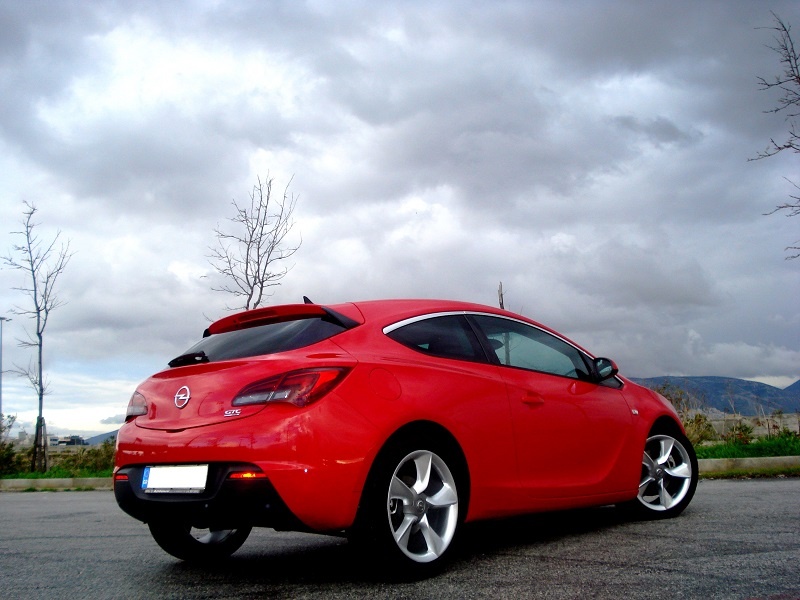 Opel Astra GTC 1.7 CDTI (photos)