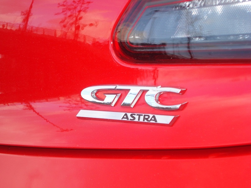 Opel Astra GTC 1.7 CDTI (photos)