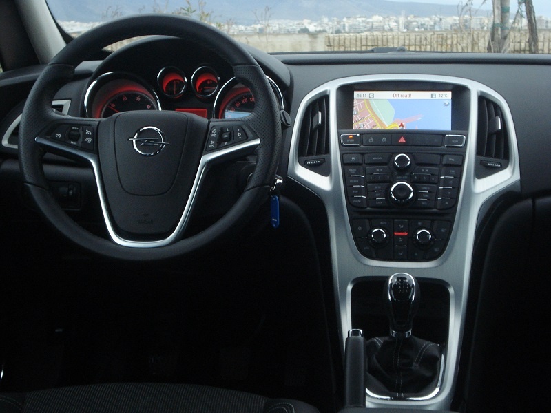 Opel Astra GTC 1.7 CDTI (photos)