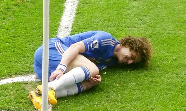 Μάντσεστερ Γιουνάιτεντ - Τσέλσι: Γέλασε ο Νταβίντ Λουίζ για την κλωτσιά του Ράφαελ! (photos+video)