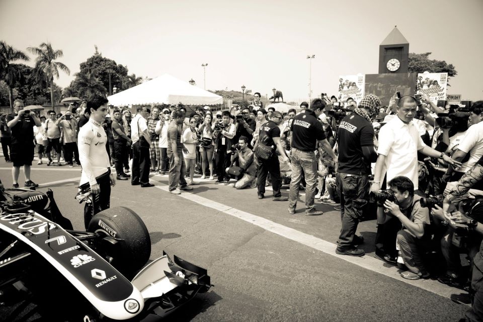 Λότους: Επίδειξη στις Φιλιππίνες (photos)