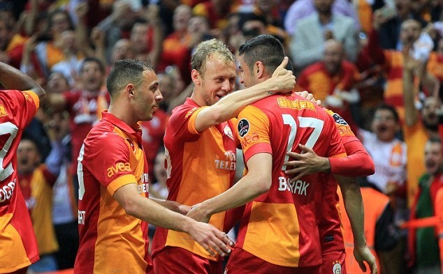 Γαλατάσαραϊ: Πρώτος στα πανηγύρια ο Ντρογκμπά! (photos+video)
