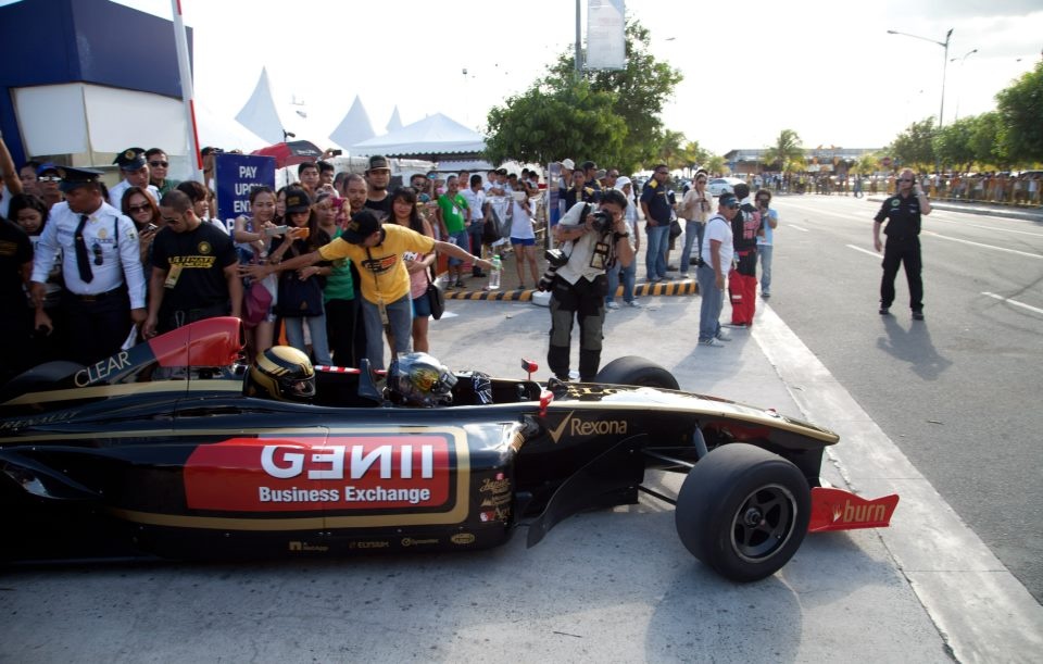 Λότους: Επίδειξη στις Φιλιππίνες (photos)