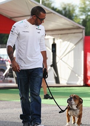 Μερσέντες: Το… σκυλάκι του Χάμιλτον (photos)