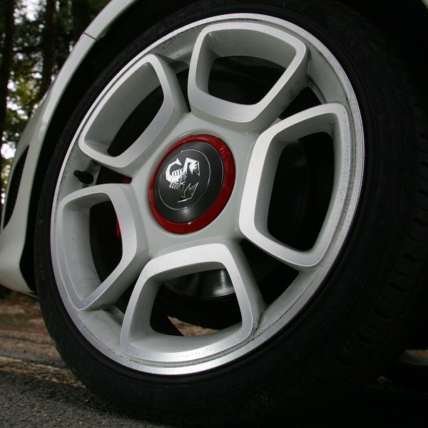 Abarth 500C: Με νέες δυνατότητες (photos)