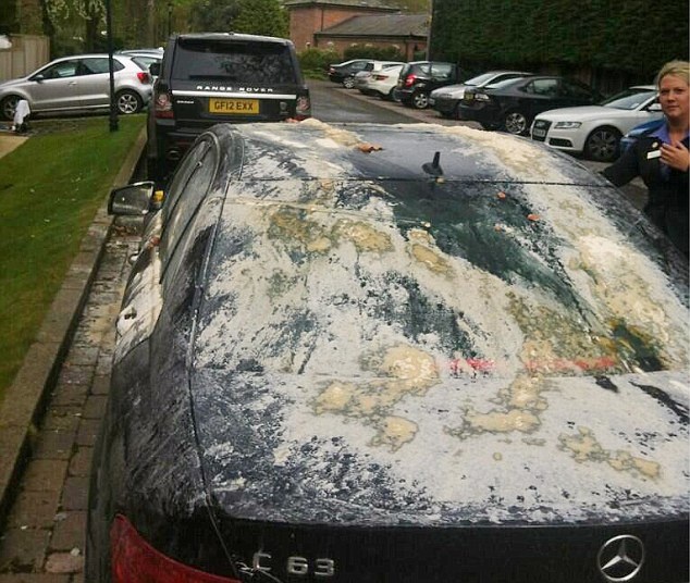 Στόουκ: Αυγά στη Μερσέντες του Όουεν! (photos)
