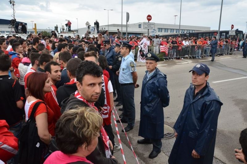 Ολυμπιακός: Τα πανηγύρια μέσα και... πάνω στο πούλμαν(photos)