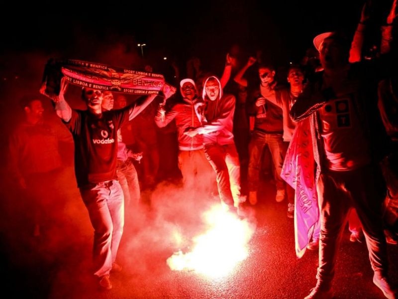 Μπενφίκα: Υποδοχή τροπαιούχων στη Λισαβόνα (video+photos)