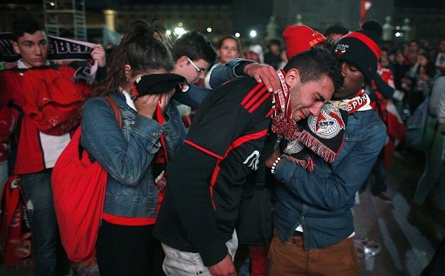 Μπενφίκα: Τα κλάματα των οπαδών (photos)