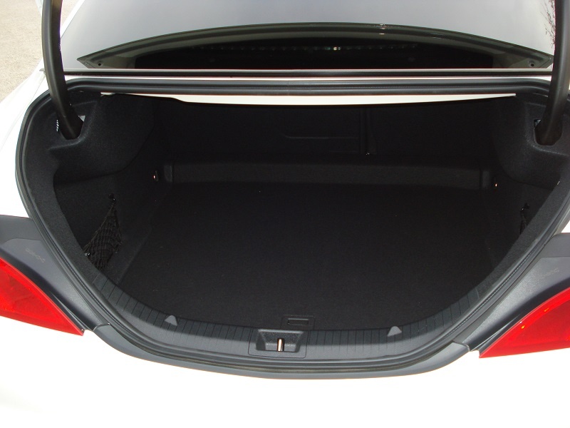 Γοητευτική η νέα Mercedes CLA 180 (photos)