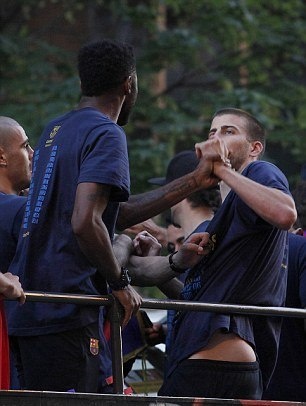 Μπαρτσελόνα: «Πλακώθηκαν» Πικέ και Σονγκ! (photos+video)