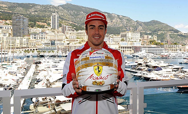 Φεράρι: Το «χρυσό» κράνος του Αλόνσο για το Μονακό (photos)