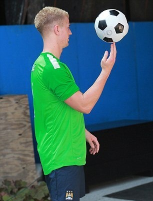 Μάντσεστερ Σίτι: Στα… σύννεφα η νέα φανέλα (photos)