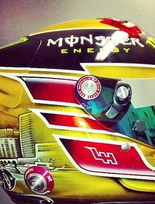 Μερσέντες: Με… γκράφιτι και Μπομπ Μάρλεϊ το κράνος του Χάμιλτον (photos)